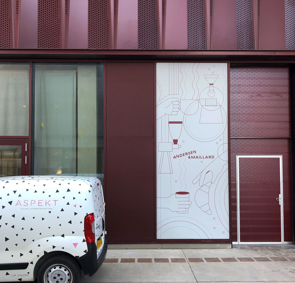 Andersen & Millard grafisk folie print på facade