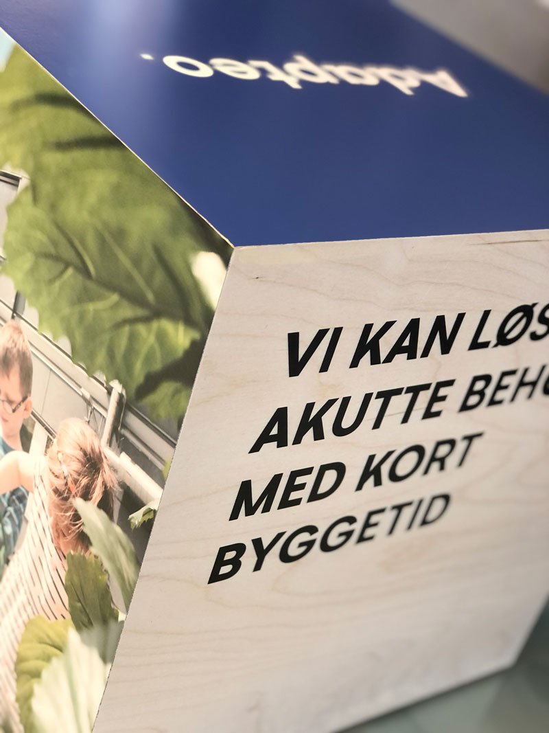 Adapteo messestand display klodser med folie